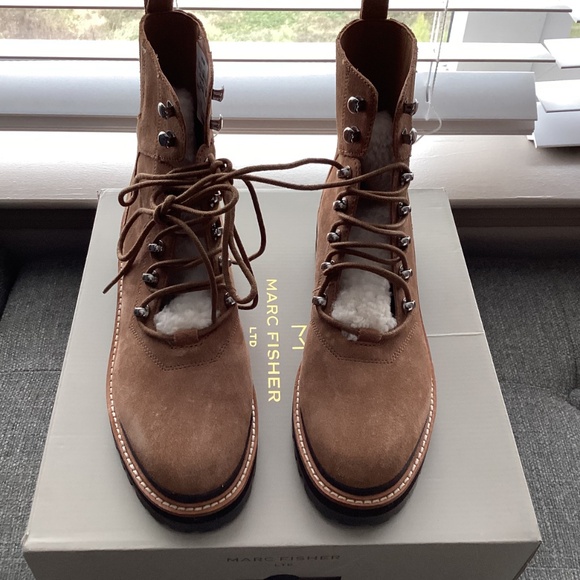 Marc Fisher LTD Izzie Genuine Shearling Lug Sole Boot (Women) 9.5M - Picture 5 of 12